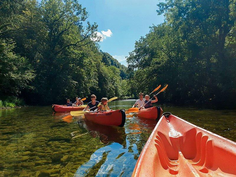 Smartbox  Noleggio canoa di 1 ora e 1 divertente attività a scelta per 4 a Saint-Ursanne - Cofanetto regalo 