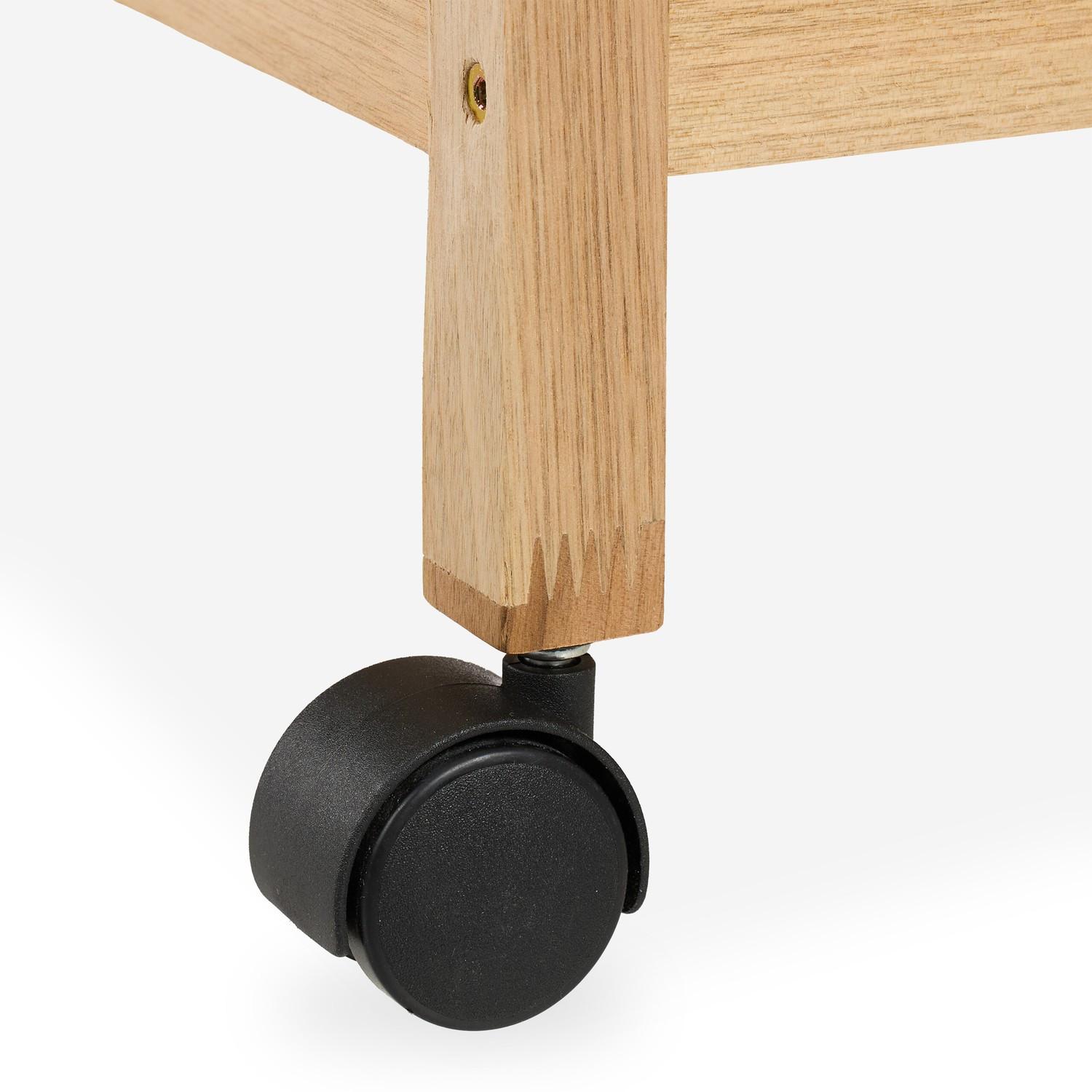 Northix Badezimmerregal aus Holz mit Rädern  