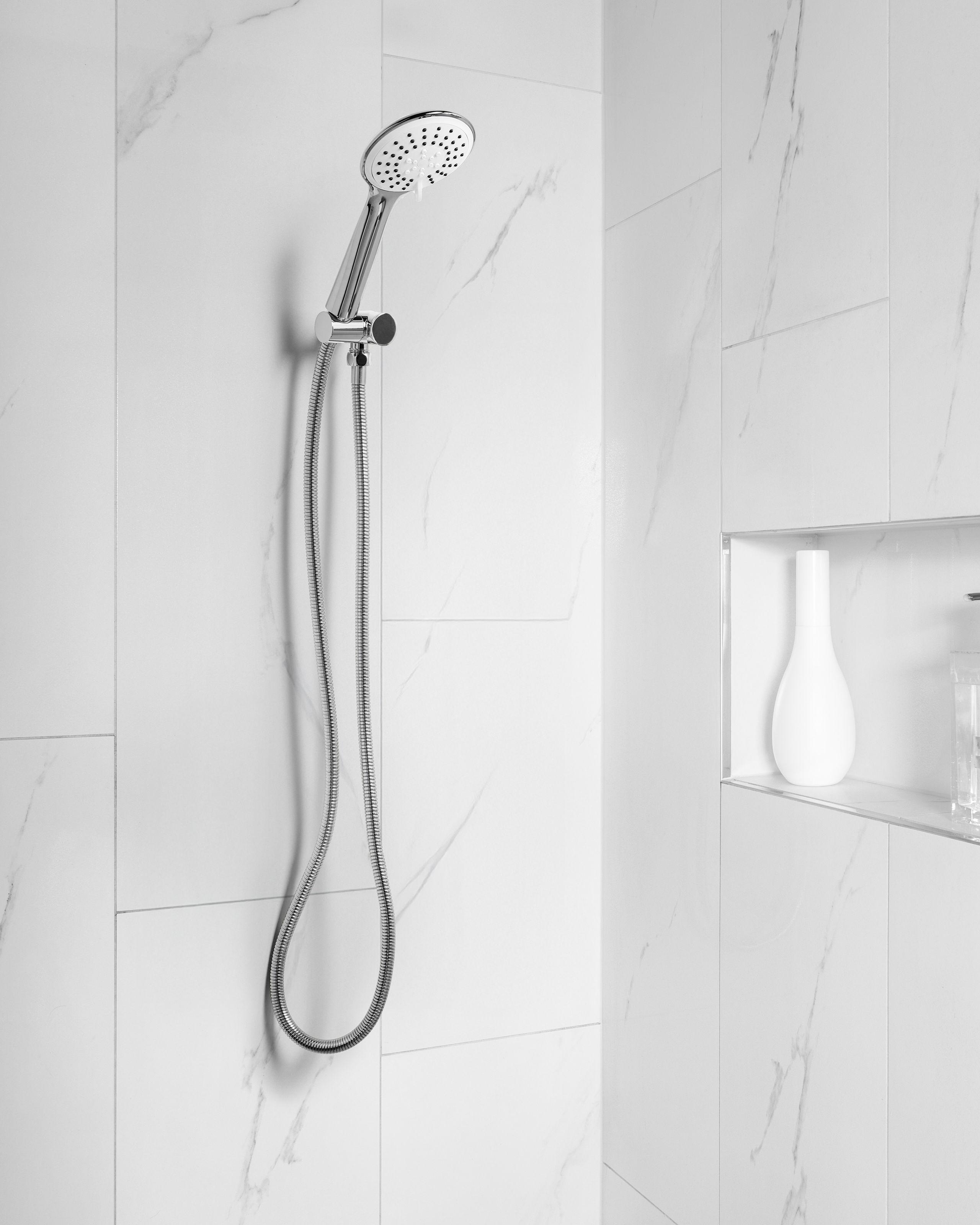 Beliani Duschkopf mit Schlauch aus ABS (robuster Kunststoff) Klassisch TUMPLE  