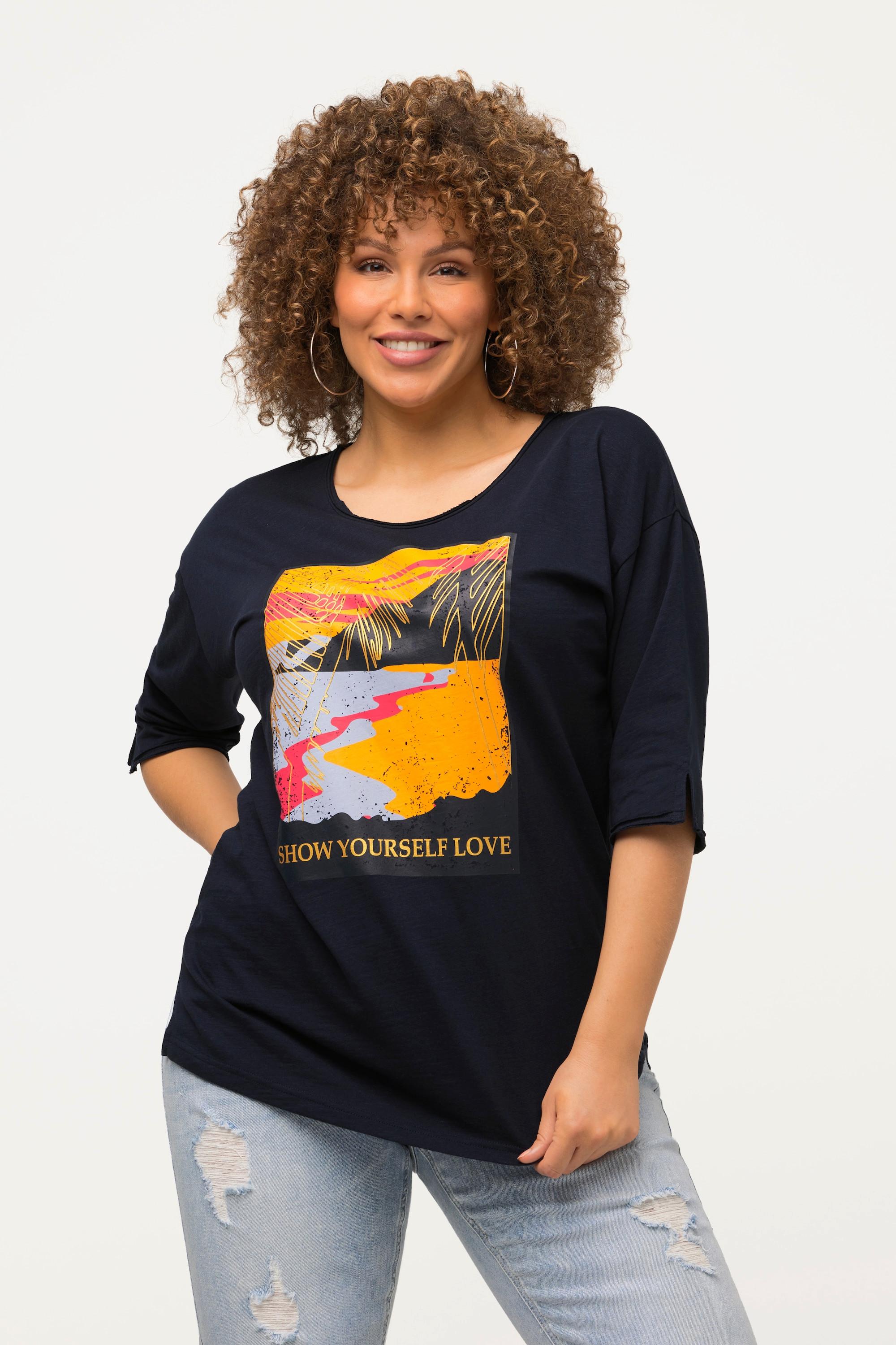 Ulla Popken  T-shirt dal taglio oversize con paesaggio, scollo a girocollo e mezze maniche 