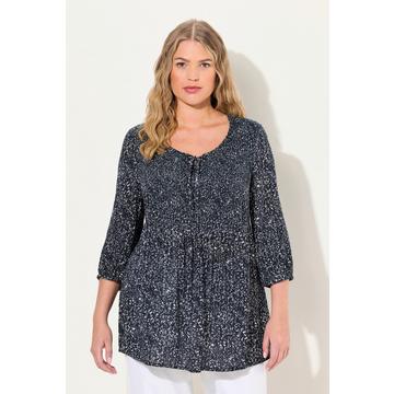 Blouse smockée à pois, avec décolleté rond et manches 3/4. Silhouette en A.