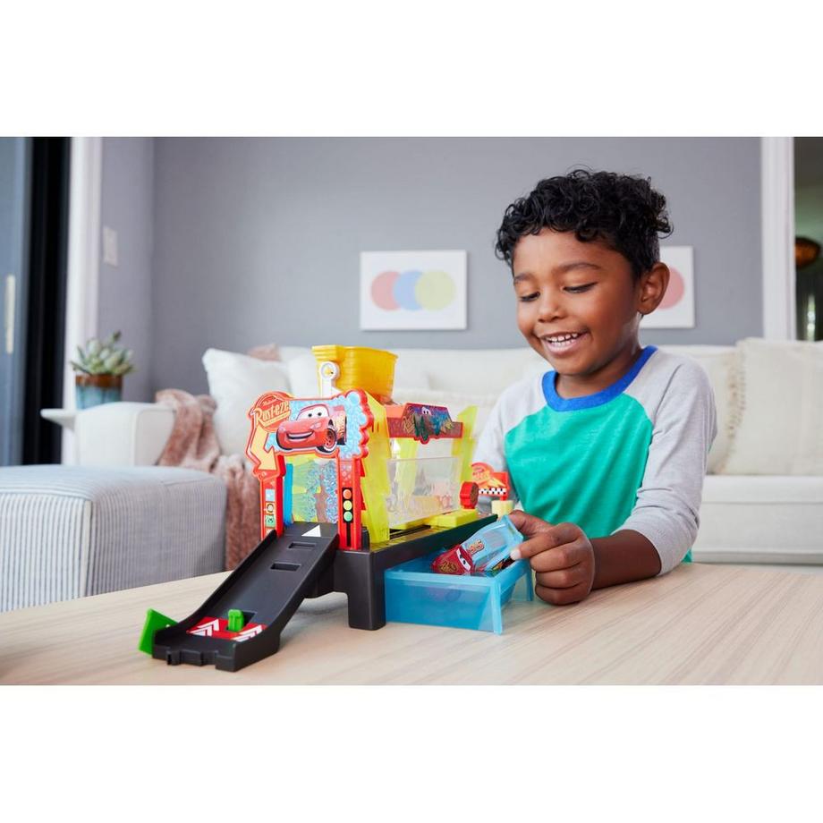 Mattel  Autowaschanlagen-Spielset für Rennwagen mit Lightning McQueen 