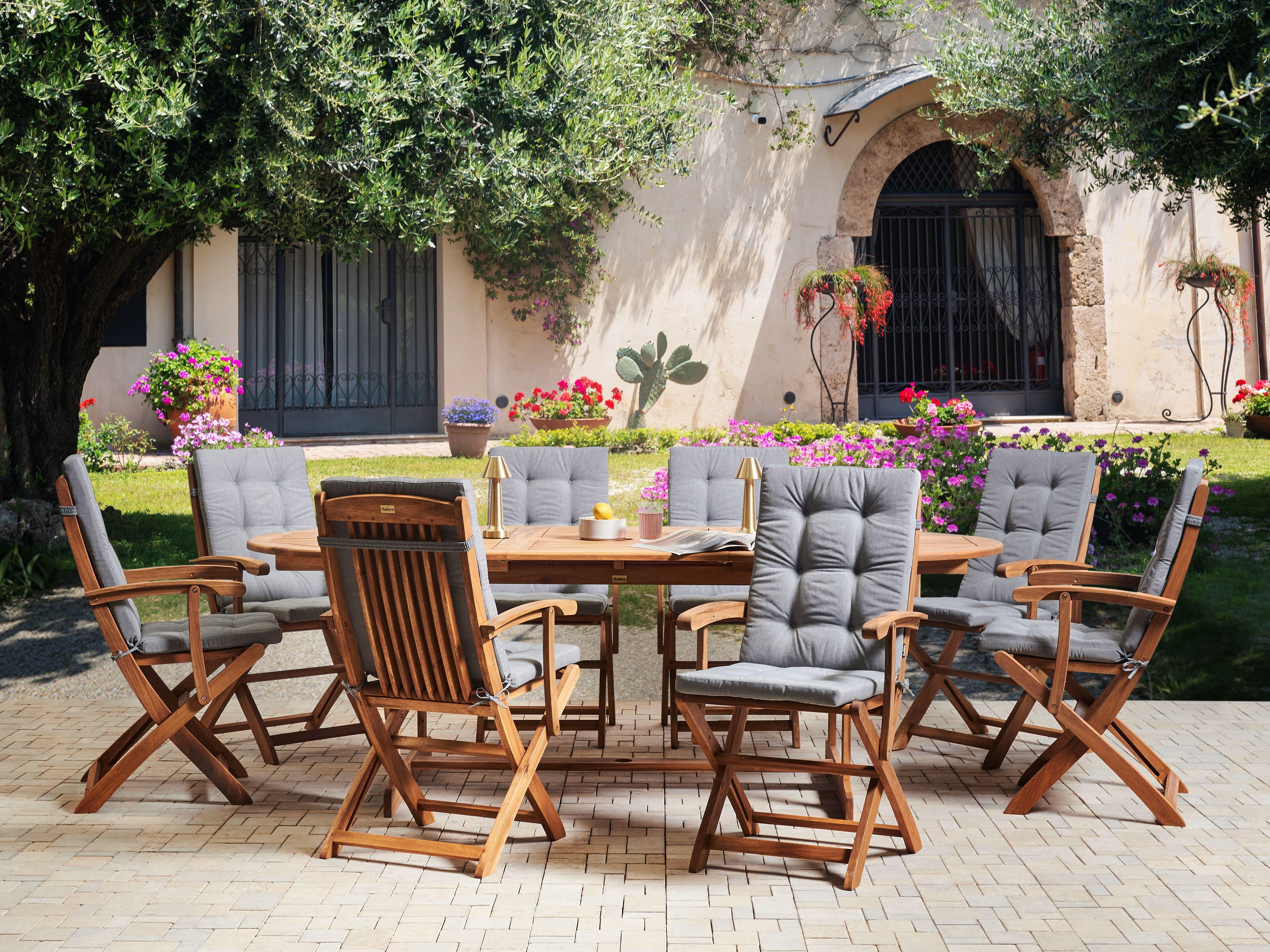 Beliani Salle à manger de jardin avec chaises en Acacia Traditionnel MAUI PREMIUM  