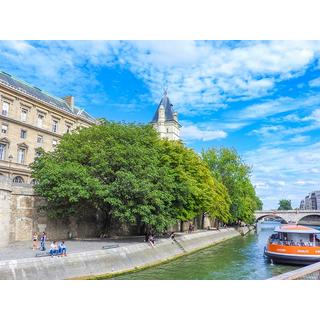 Smartbox  Besuch des Eiffelturms, Bootsfahrt auf der Seine und Eintritt in den Louvre für 2 Erwachsene und 1 Kind - Geschenkbox 