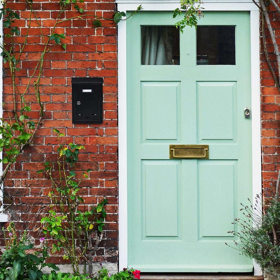 B2X  Briefkasten mit Namensschild 