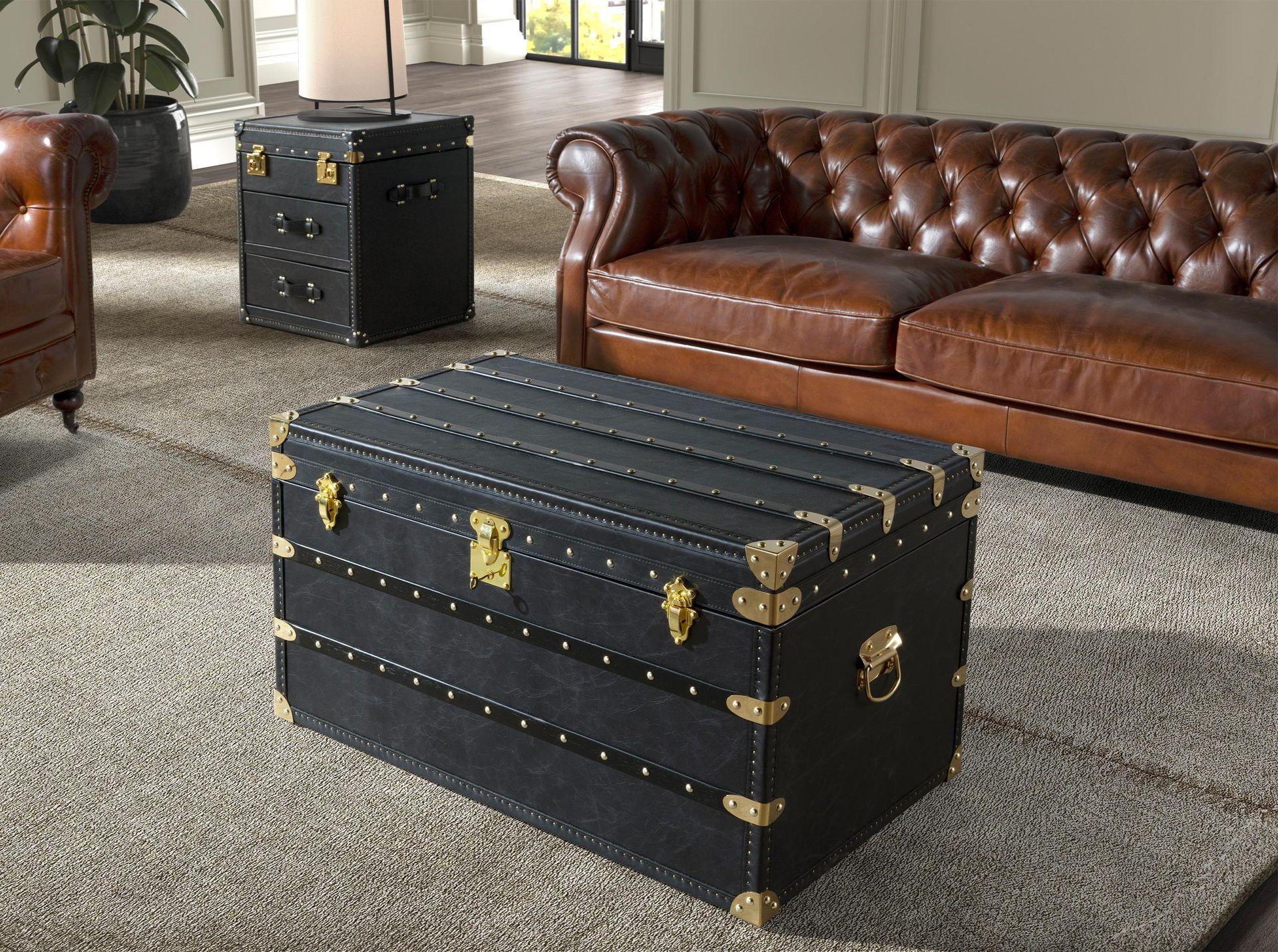 ANGEL CERDA Baule in pelle nera  