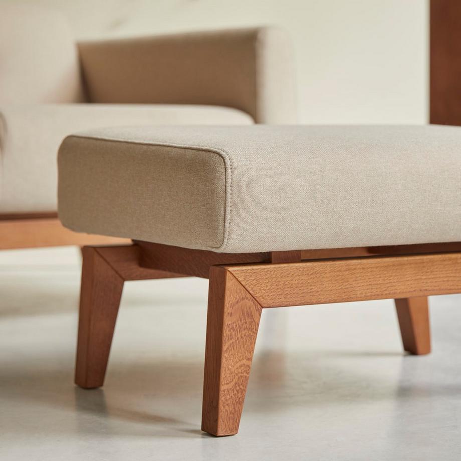 Tikamoon Fußhocker aus massivem Eichenholz und naturfarbenem Stoff Bjorn  