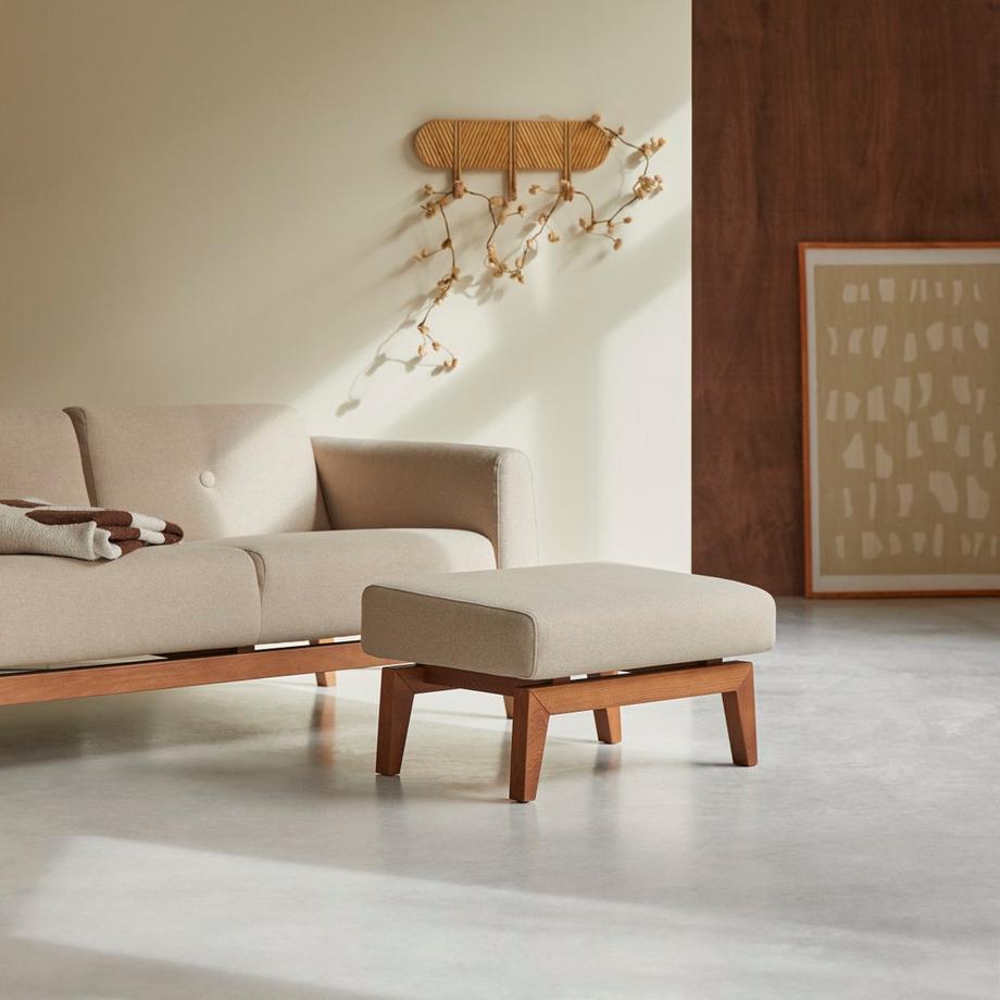 Fußhocker aus massivem Eichenholz und naturfarbenem Stoff Bjorn