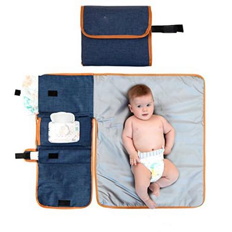 Activity-board  Baby-Wickelauflage unterwegs – mit Aufbewahrungs-Taschen für Windeln, Creme, Feucht-Tücher 