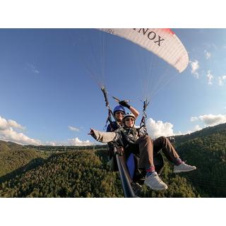 Smartbox  Vol découverte en parapente de 10 min au-dessus des paysages du Jura - Coffret Cadeau 