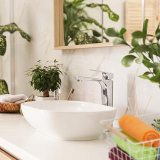 B2X Cestino in filo metallico con manico in legno  