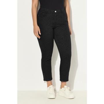 Jeans modello Sarah in comodo tessuto elasticizzato con taglio della gamba aderente