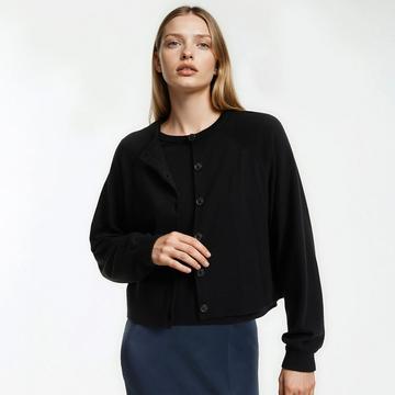 Strickjacke mit Rundhalsausschnitt aus feinem Strick aus 100% Wolle