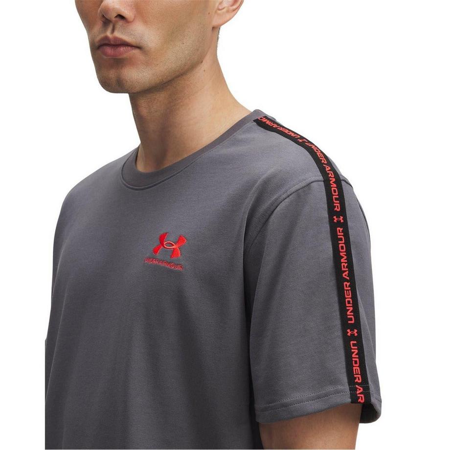 UNDER ARMOUR Regular Fit T-Shirt mit besticktem Logo  