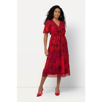 Robe maxi en mesh à fleurs. Décolleté en V et manches courtes