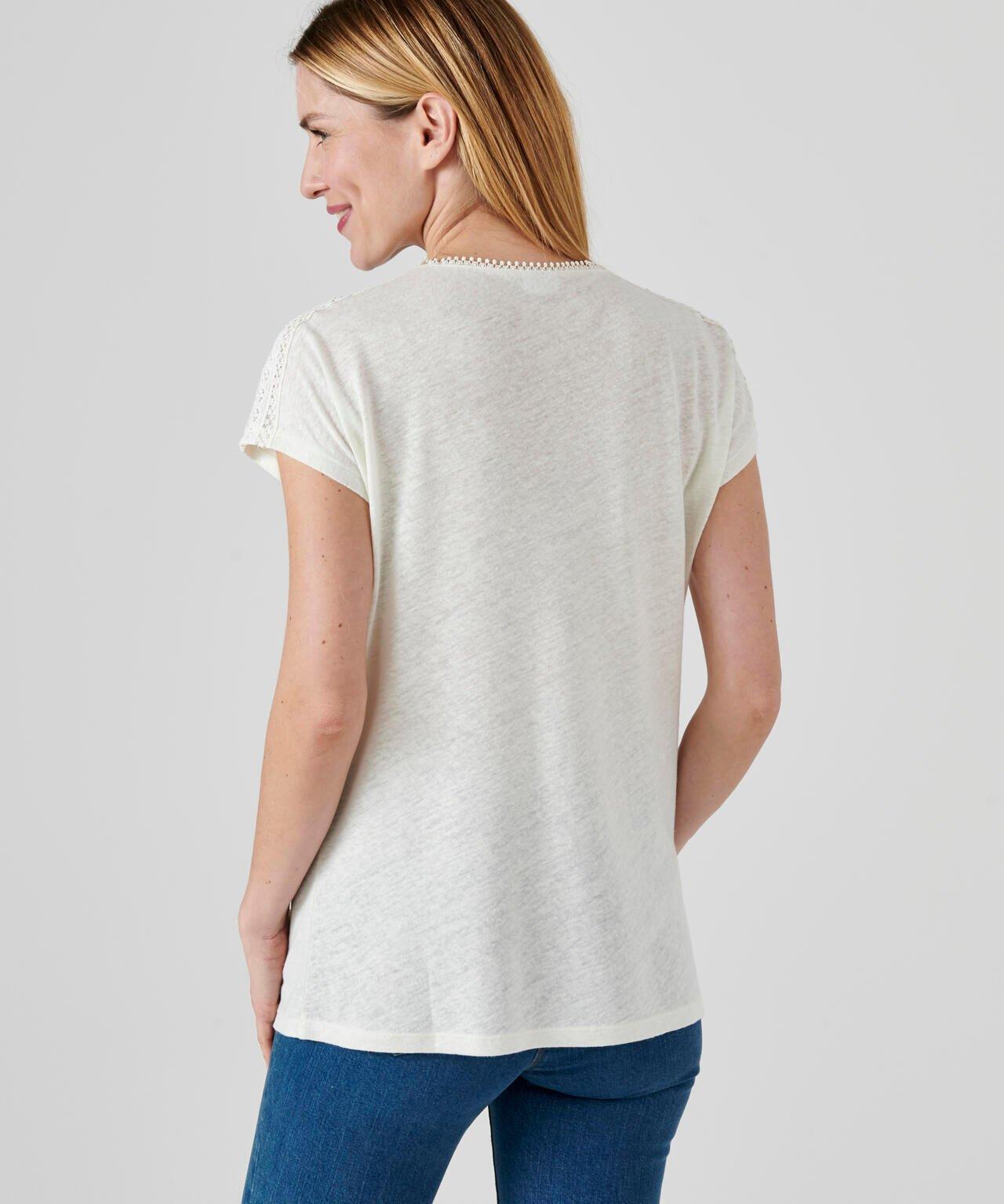 Damart  Tee-shirt mélange lin et viscose, col V avec galon croquet, manches T. 