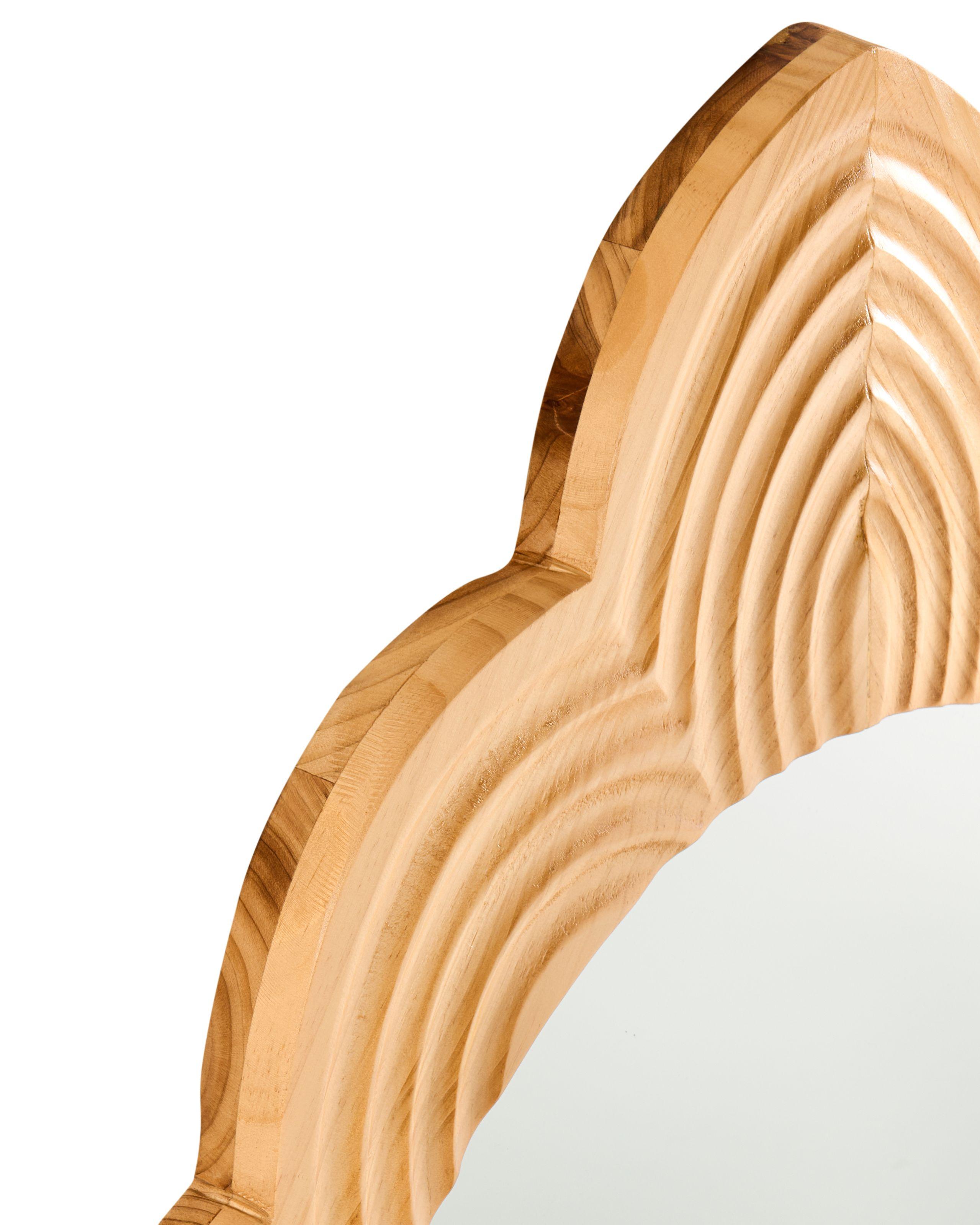 Beliani Wandspiegel aus Tannenholz Modern FRESVILLE  