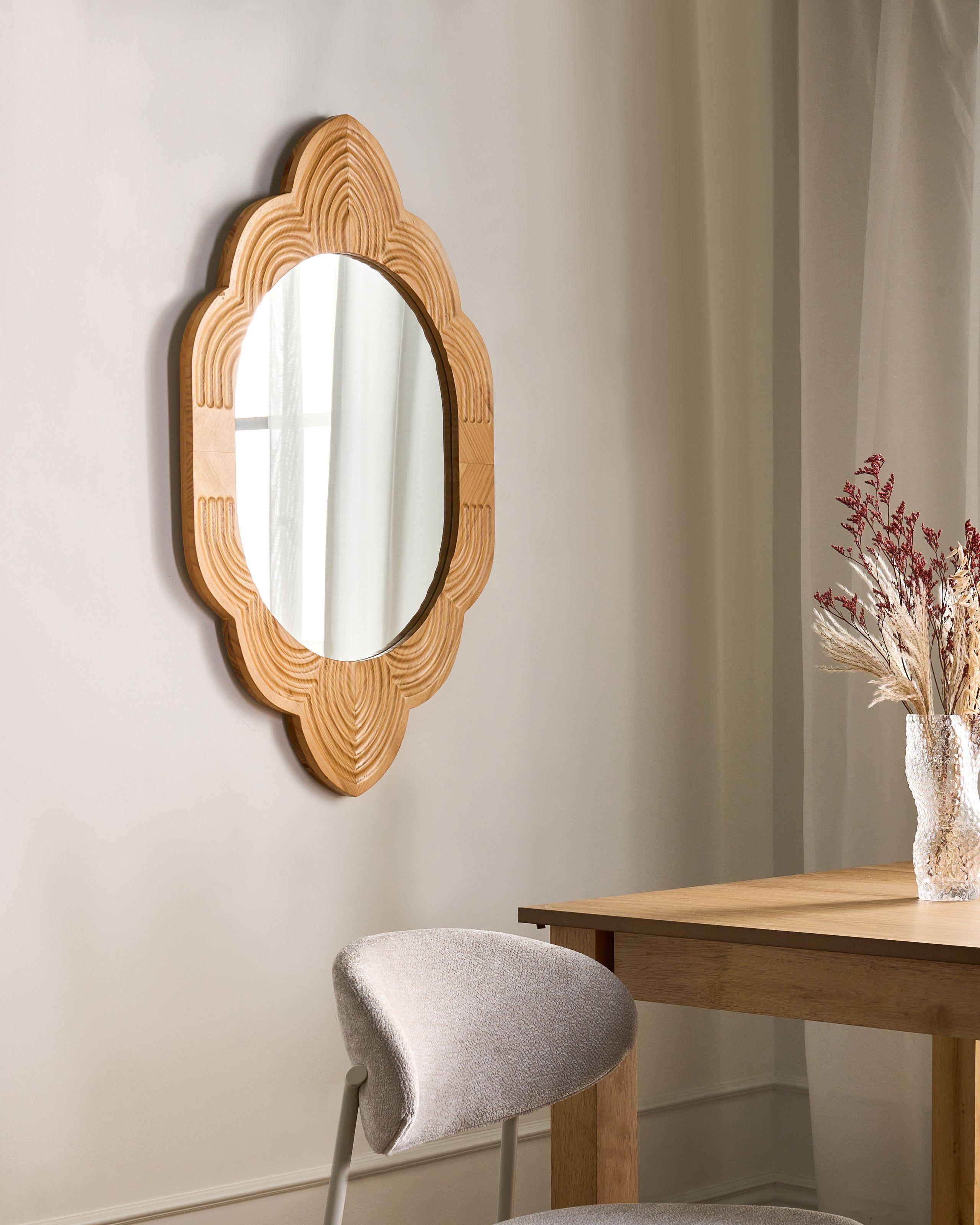 Beliani Wandspiegel aus Tannenholz Modern FRESVILLE  