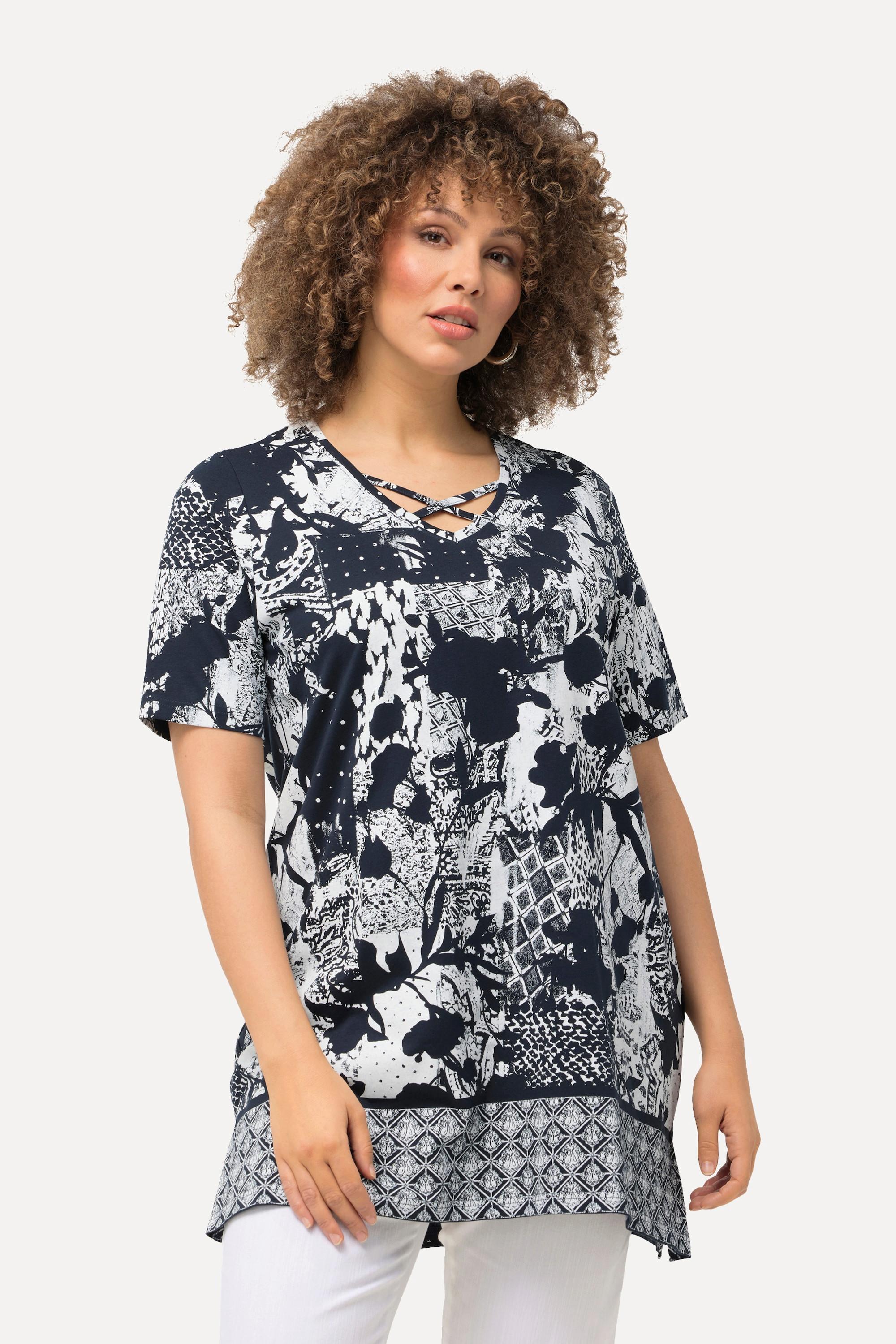 Ulla Popken  T-shirt con stampa patchwork, laccetti, scollo a V e mezze maniche 