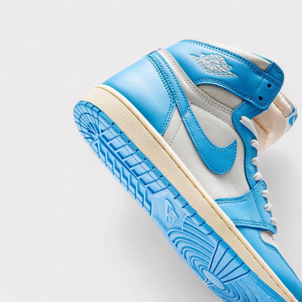 NIKE  Air Jordan 1 High OG - UNC (2025) 
