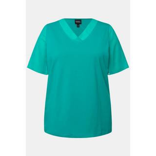 Ulla Popken  T-shirt con rifinitura di chiffon, scollo a V e mezze maniche di chiffon 