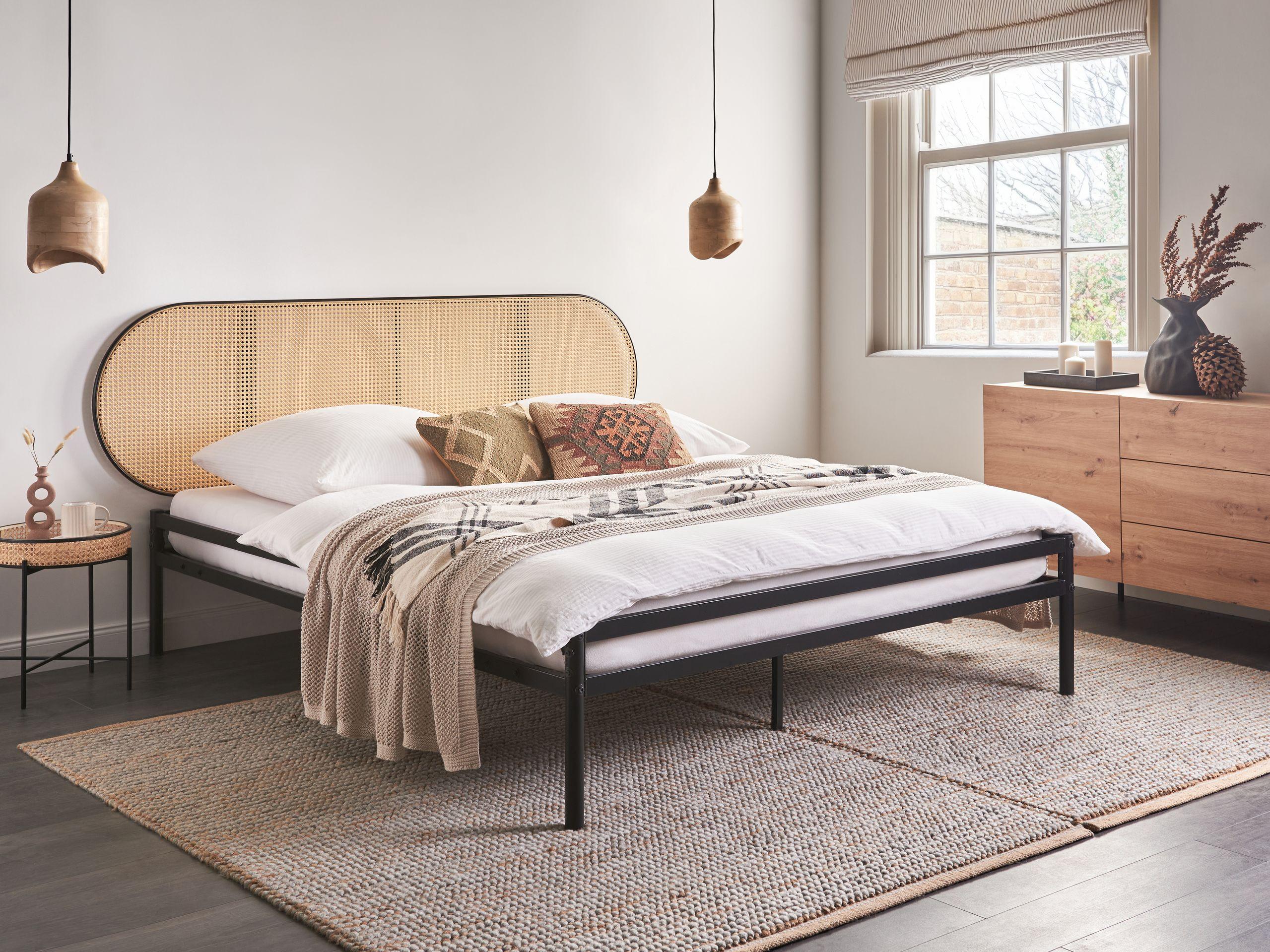 Beliani Lit avec sommier en Métal Moderne BOULIN  