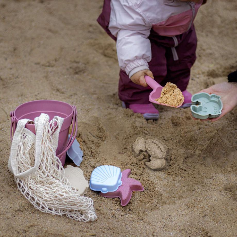 Intirilife  Set Di 9 Giocattoli Di Sabbia Con 6 Stampi, Secchiello, Paletta E Borsa Per Il Trasporto 