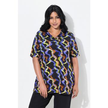 T-shirt au tombé fluide. Col V et manches courtes. Coupe évasée