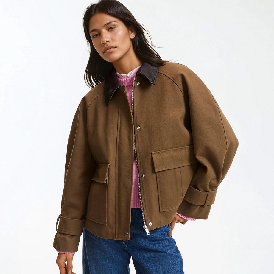 Jacke mit kontrastierendem Kragen