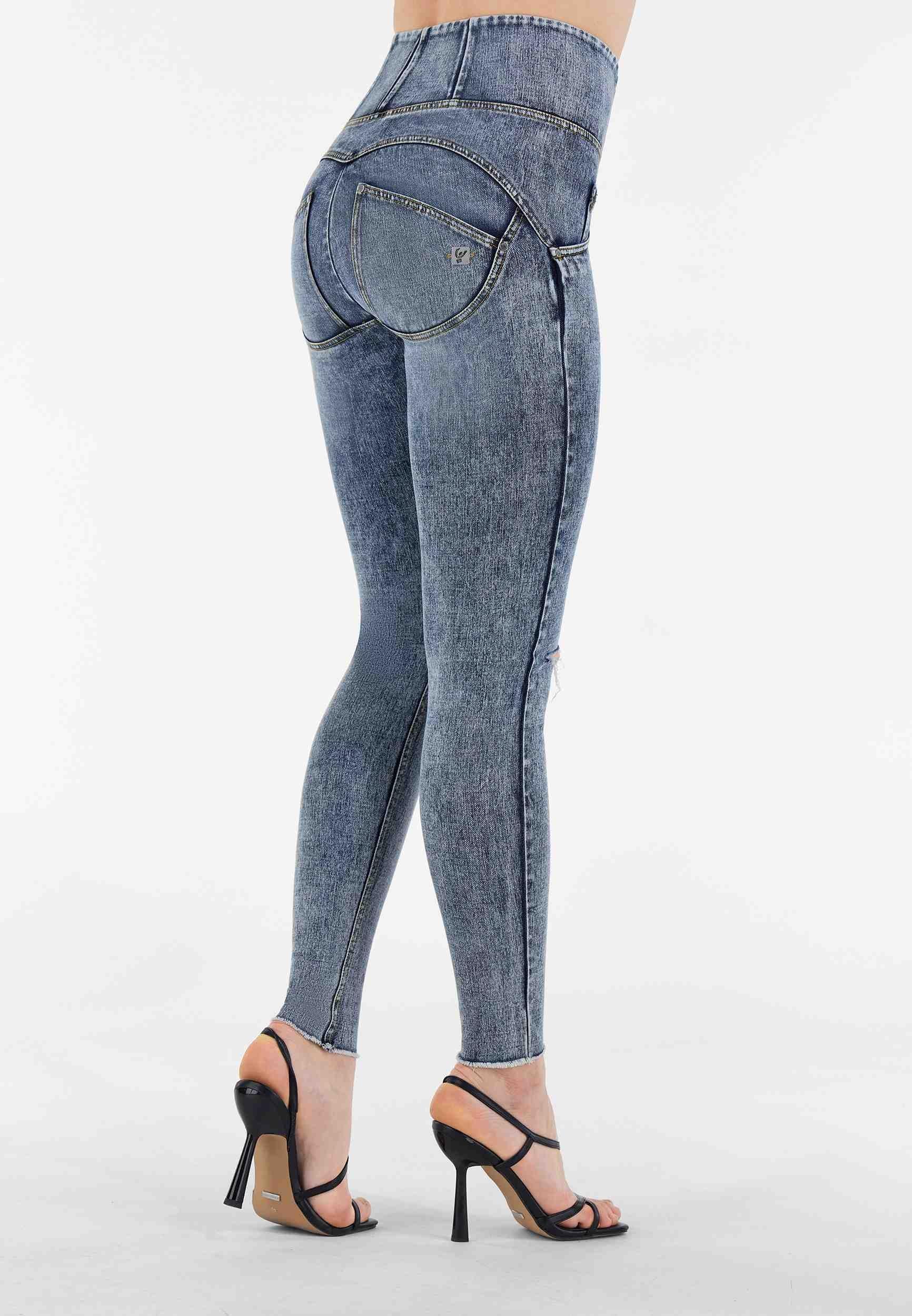FREDDY  Jeans push-up WR.UP® a vita alta in tessuto denim con lavaggio marmorizzato e strappi. 