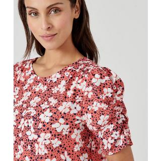 Damart  Blouse manches courtes bouffantes, smocks aux épaules, col rond. 