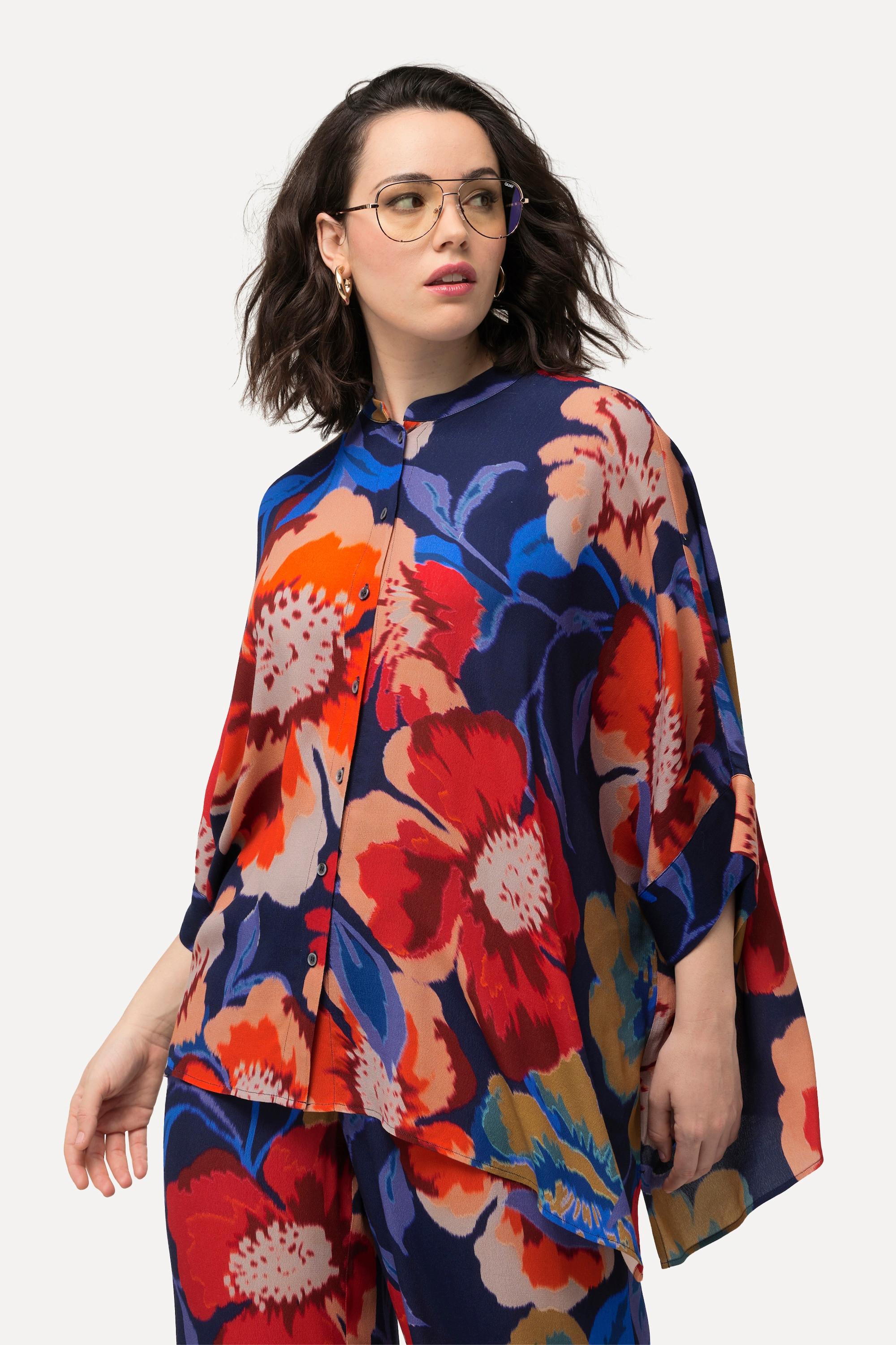 Ulla Popken  Blusa dal taglio oversize con fiori, scollo a girocollo e mezze maniche 