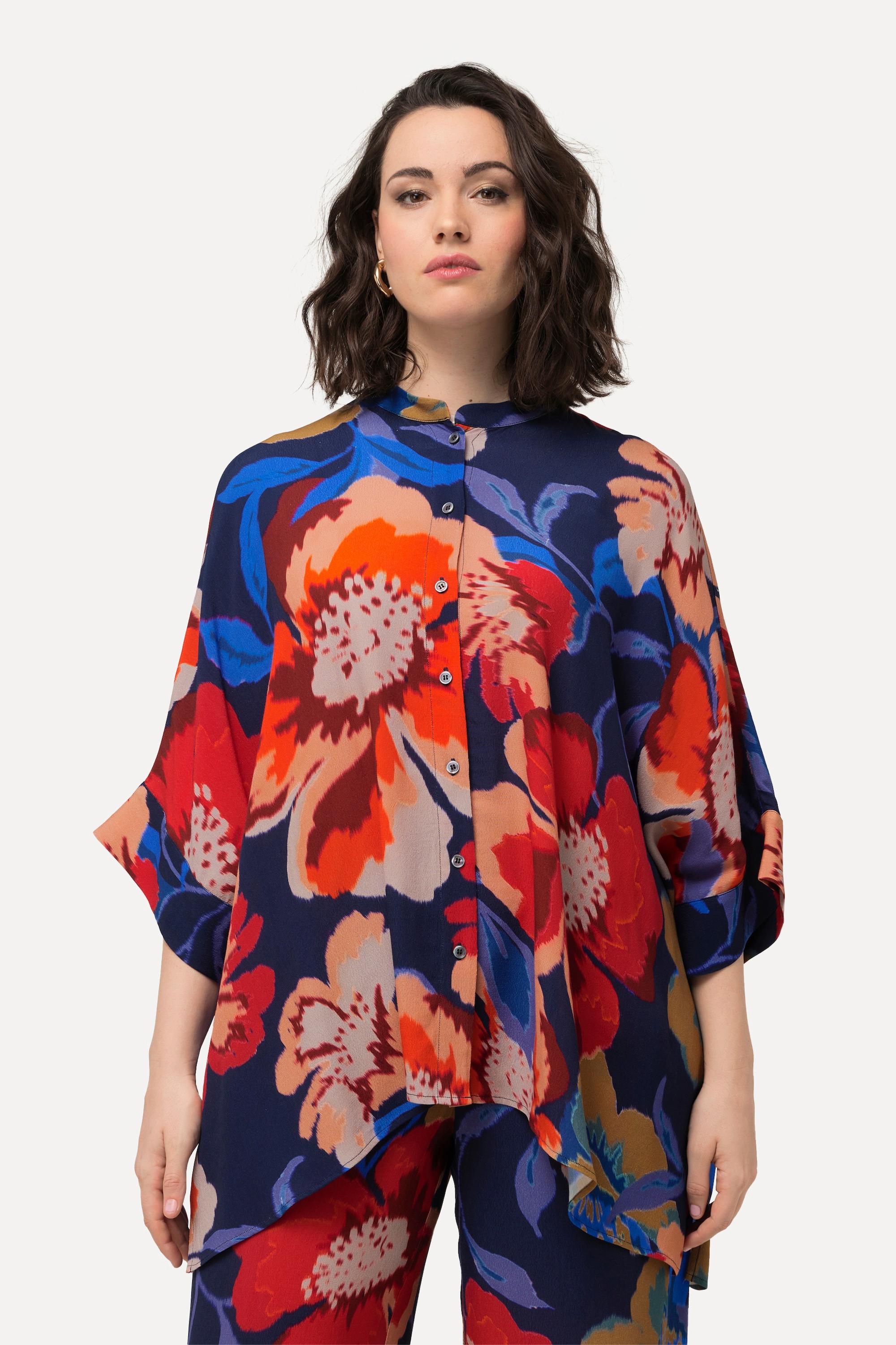 Ulla Popken  Blusa dal taglio oversize con fiori, scollo a girocollo e mezze maniche 