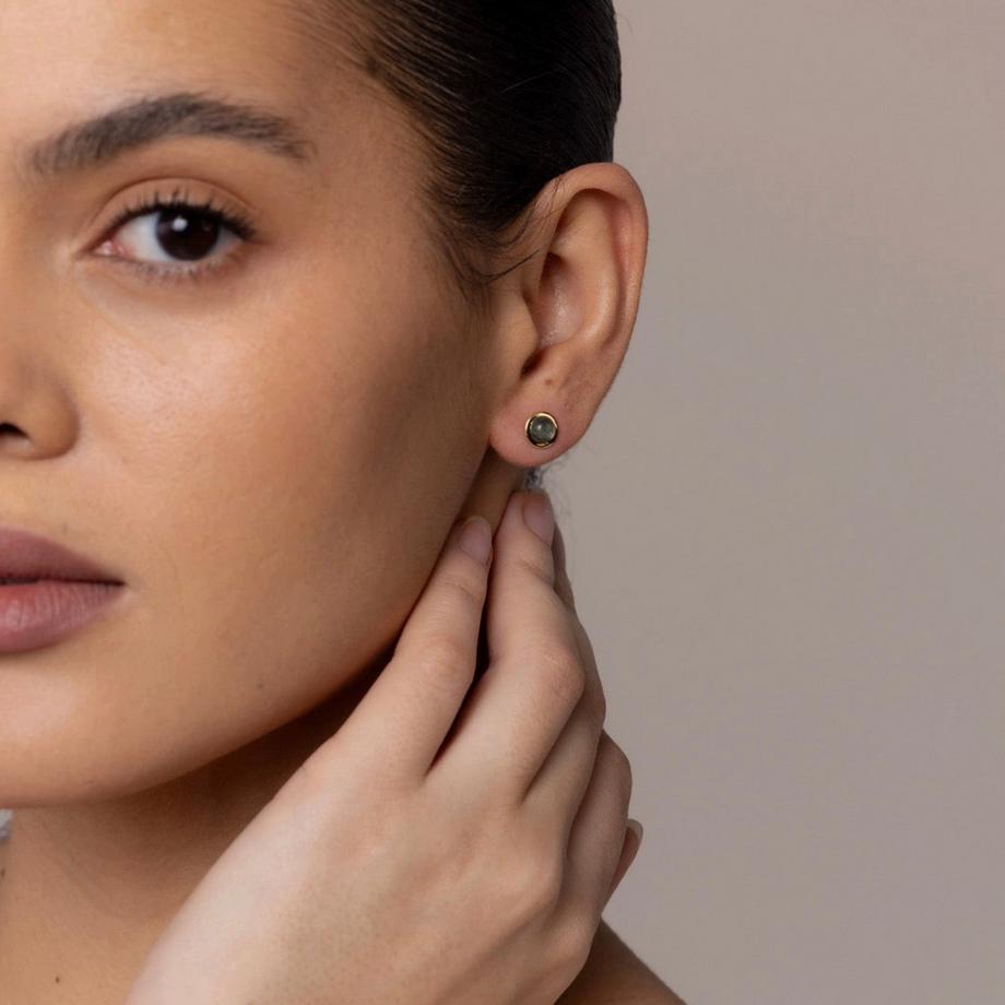 Balibay  Sanoe Feine Ohrstecker mit Labradorit Steinen in Gold 