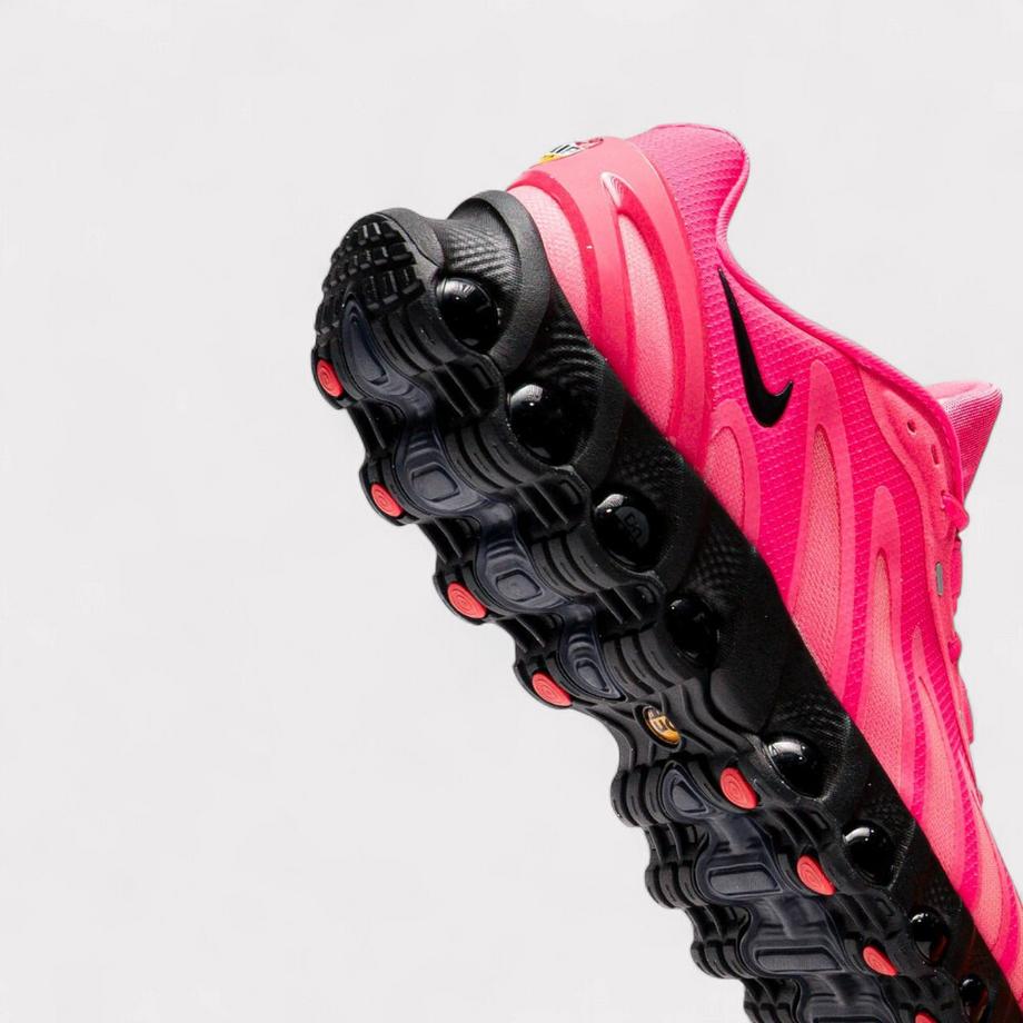 NIKE  Air Max Dn8 - Hyper Pink 