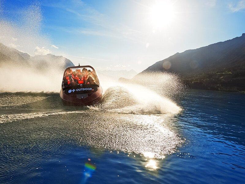 Smartbox  Outdoor-Abenteuer in Interlaken: Jetboat-Panoramafahrt für 1 Erwachsenen - Geschenkbox 