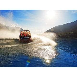 Smartbox  Outdoor-Abenteuer in Interlaken: Jetboat-Panoramafahrt für 1 Erwachsenen - Geschenkbox 