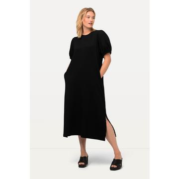 Robe midi avec laçage. Décolleté rond et manches courtes. Silhouette en A.