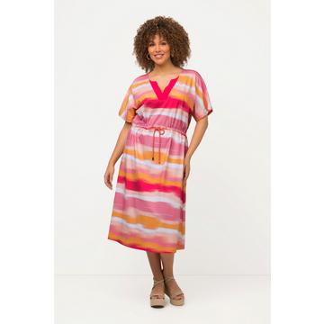 Robe midi oversized à col tunisien et manches courtes. Motif à rayures.