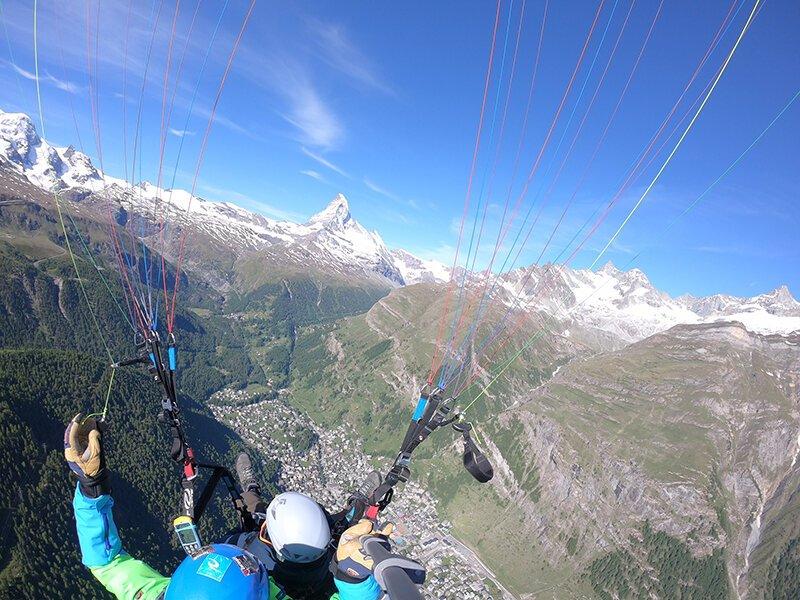 Smartbox  Volo in parapendio bisposto: 40 minuti di emozioni ad alta quota con foto e video ricordo - Cofanetto regalo 