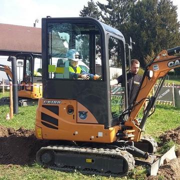 Conduite d'un engin tractopelle de 1,8 tonnes (1 personne)