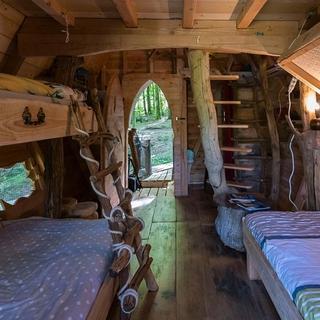 Geschenkidee  1 nuit romantique et insolite dans les arbres dans la cabane Rêves des Fées (pour 2 personnes) 