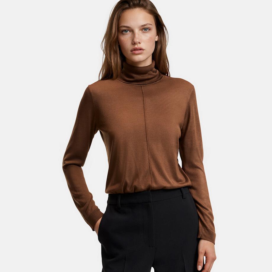 Pull col roulé en fine maille
