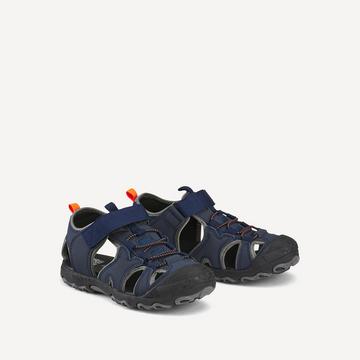 Geschlossene Sportsandalen