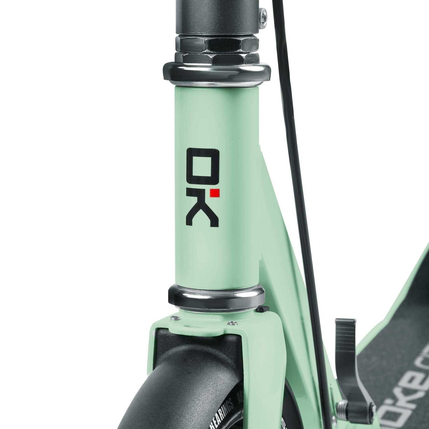 B2X  Klassischer Scooter CITY

Hauptmerkmale:
- Höhenverstellbar
- Zusammenklappbar
- Große Räder für Stadtfahrten
- Fuß- und Handbremse für effizientes und sicheres Bremsen
- Tragegurt für einfachen Transport – inklusive!
- Zertifiziert nach der europ 