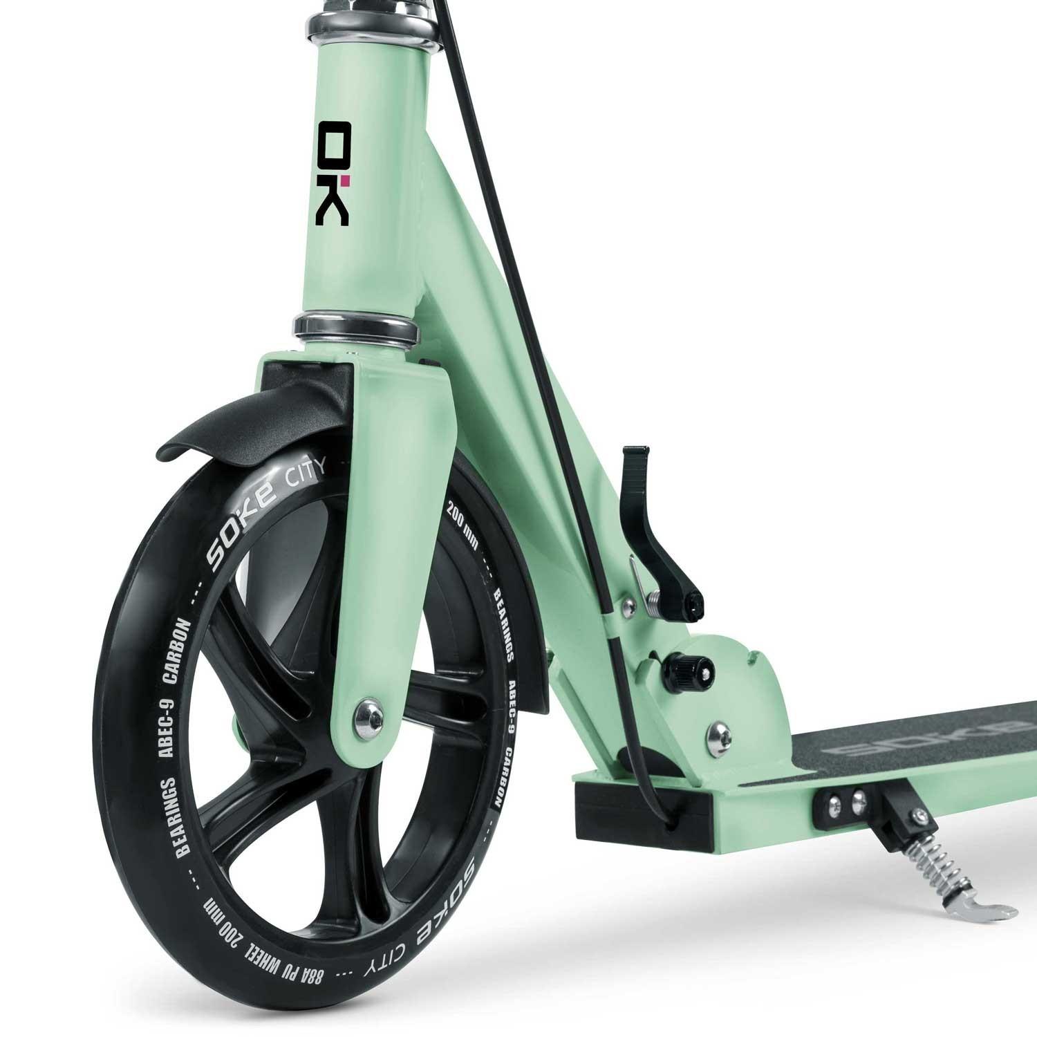 B2X  Klassischer Scooter CITY

Hauptmerkmale:
- Höhenverstellbar
- Zusammenklappbar
- Große Räder für Stadtfahrten
- Fuß- und Handbremse für effizientes und sicheres Bremsen
- Tragegurt für einfachen Transport – inklusive!
- Zertifiziert nach der europ 