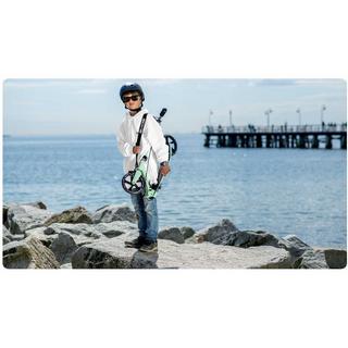 B2X  Klassischer Scooter CITY

Hauptmerkmale:
- Höhenverstellbar
- Zusammenklappbar
- Große Räder für Stadtfahrten
- Fuß- und Handbremse für effizientes und sicheres Bremsen
- Tragegurt für einfachen Transport – inklusive!
- Zertifiziert nach der europ 