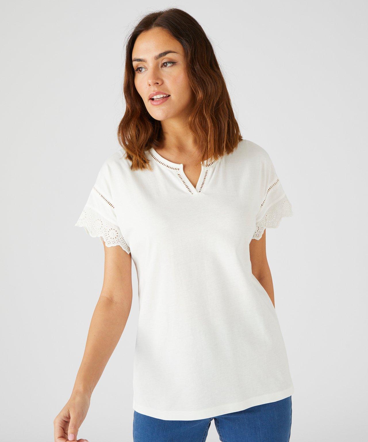 Damart  Tee-shirt broderies anglaises en pur coton biologique. 