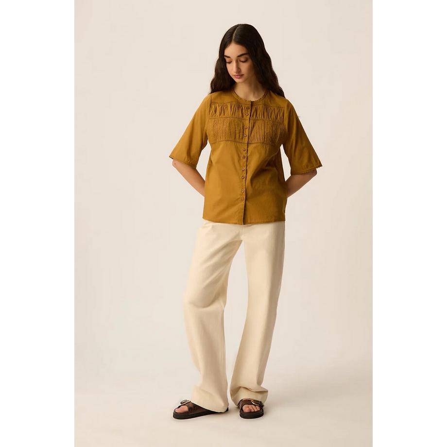 Blouse à manches courtes avec détails en dentelle