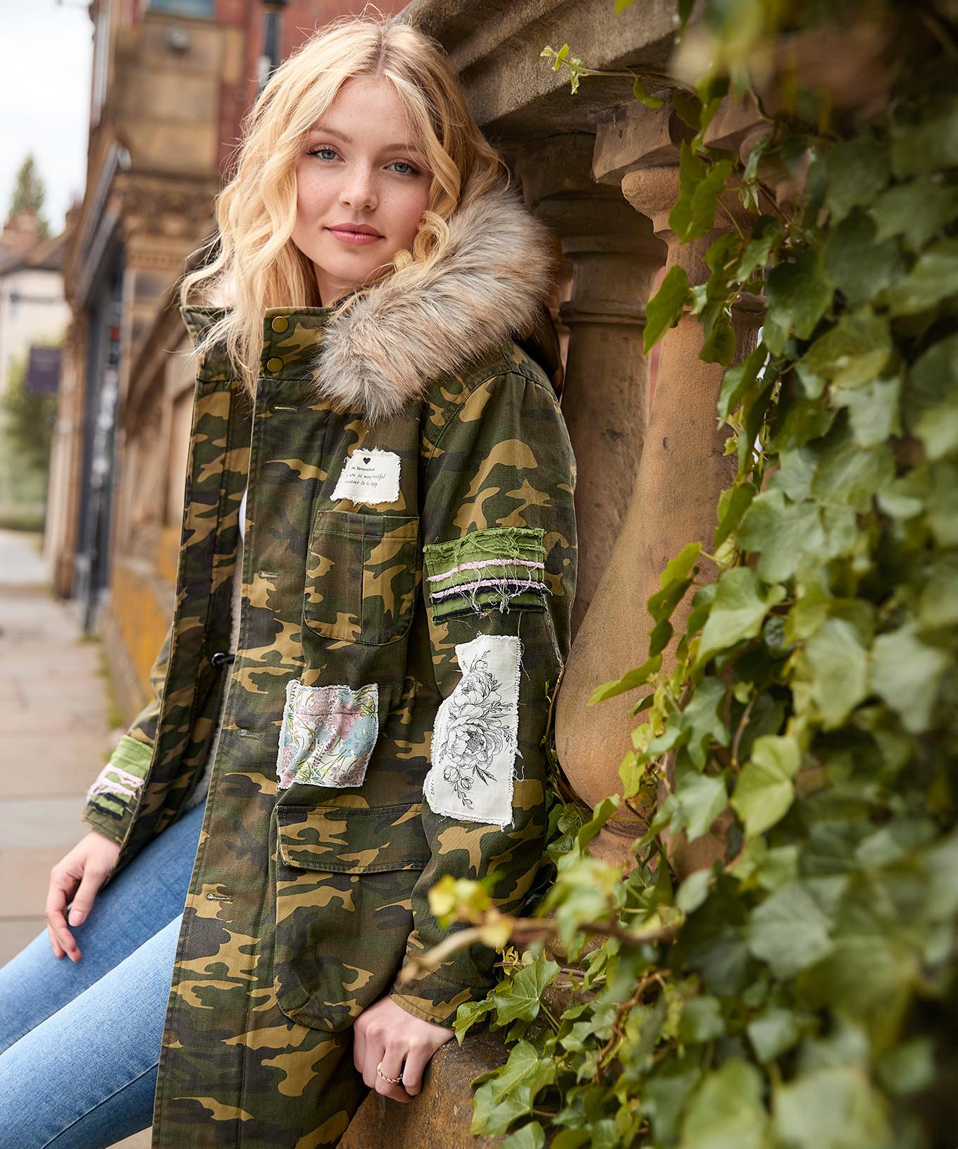 Joe Browns  Boutique Bestickter Camouflage-Parka mit Kapuze 